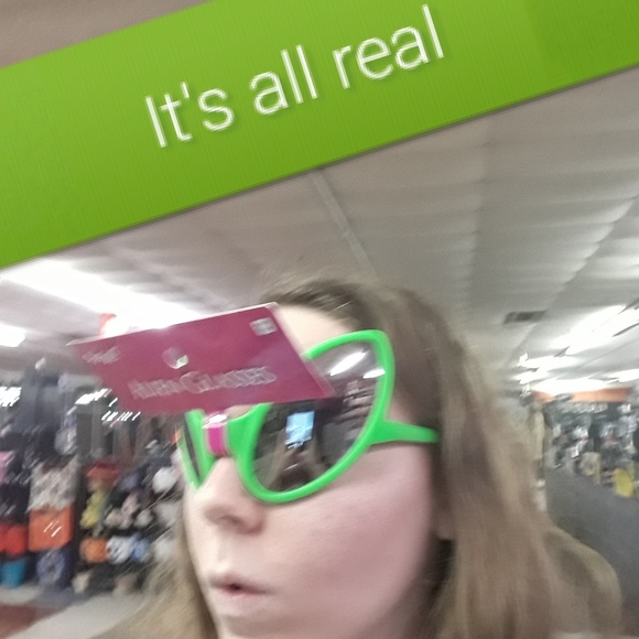 Meet your Posher, Macy - Picture 1 of 1